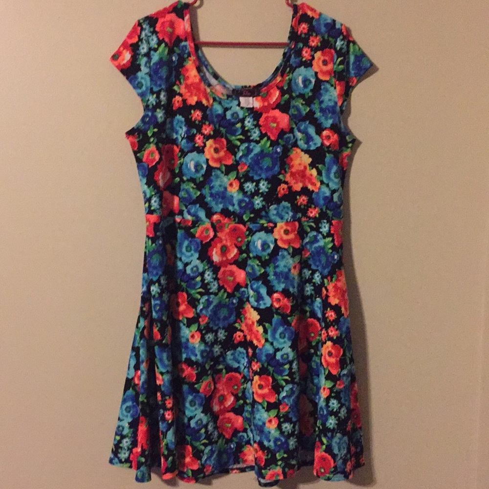 PLUS SIZE Floral Dress